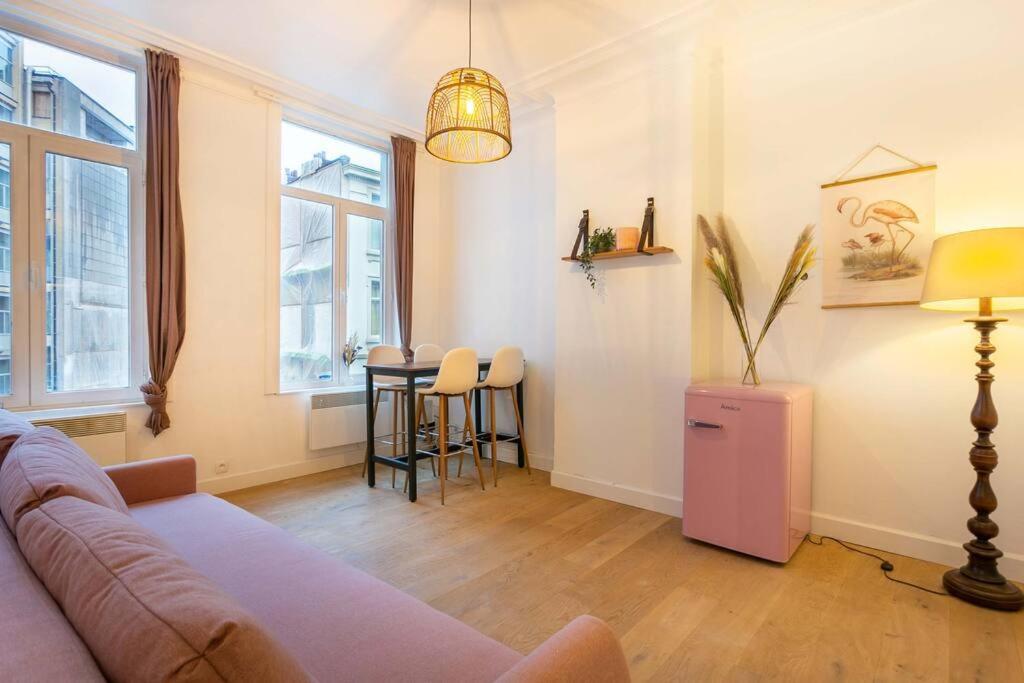 Pink Fairytale-Like Apartment Антверпен Экстерьер фото